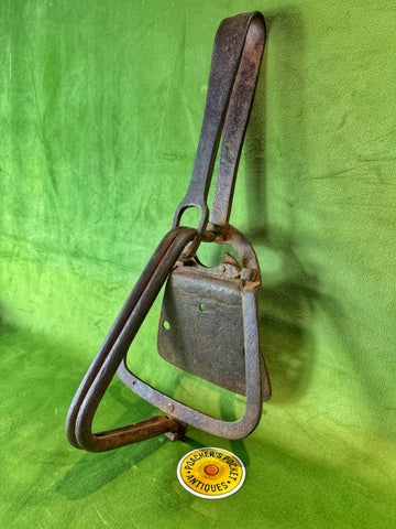 Large Triangular 8 1/2” Jaw Trap