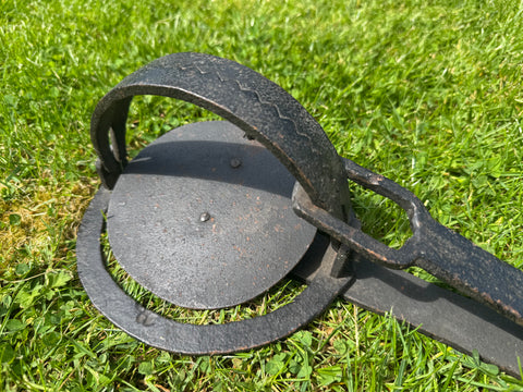 Round base 7” large animal gin trap